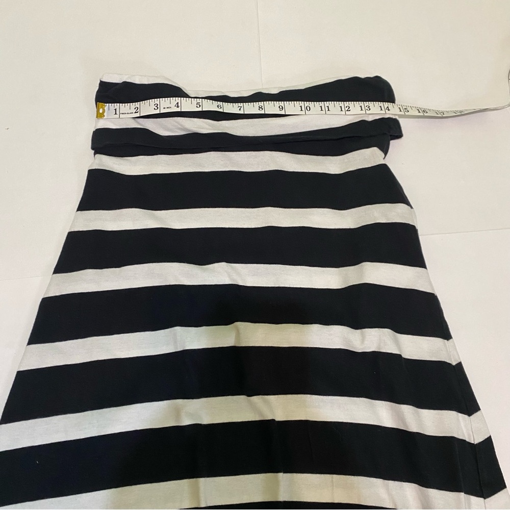 ⭐️ Forever 21 Black and White Maxi A-line Skirt - Picture 3 of 6
